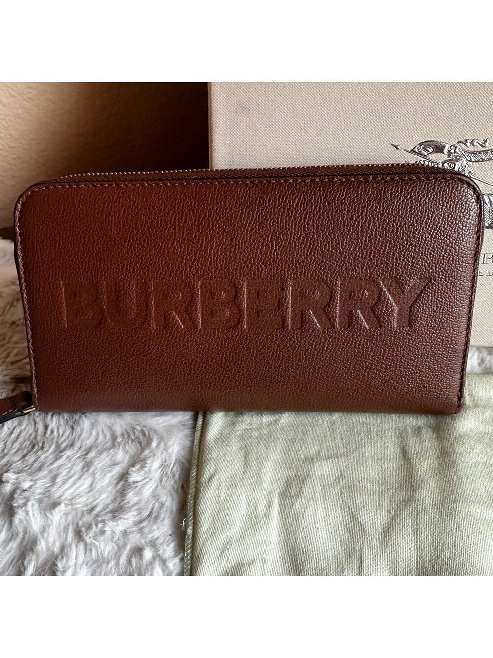 Burberry Elmore Leather Zip Around Wallet - Picture 2 of 11